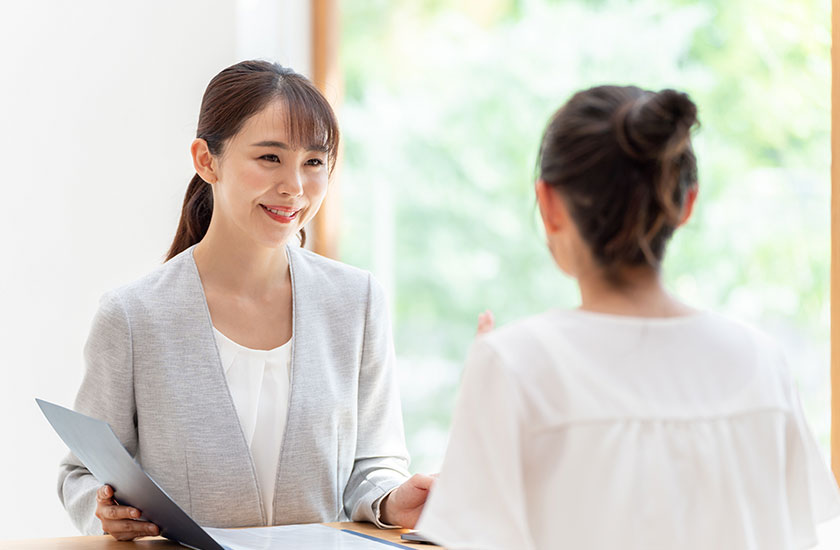 探偵事務所の女性スタッフ
