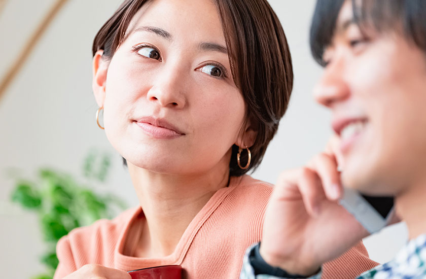 旦那の浮気を疑う女性