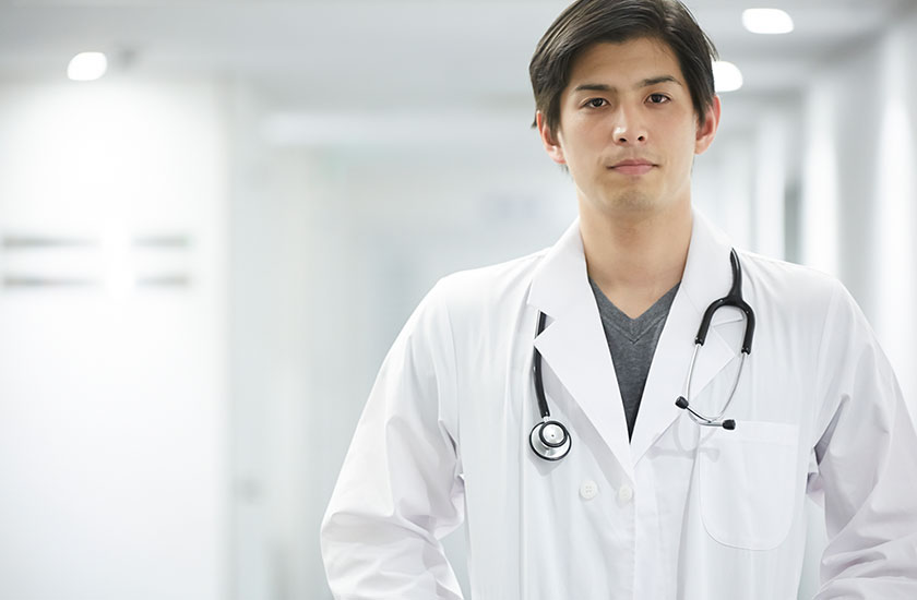 男性の医者
