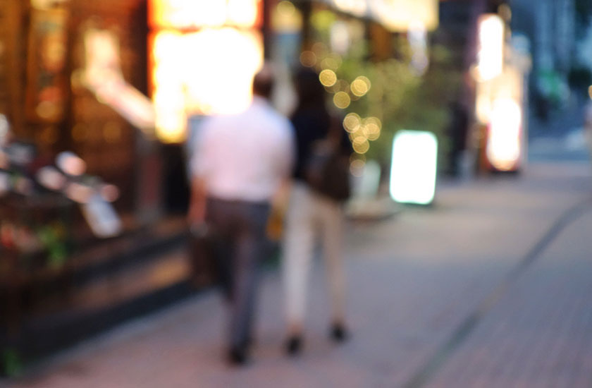 ピントのボケた浮気の証拠写真