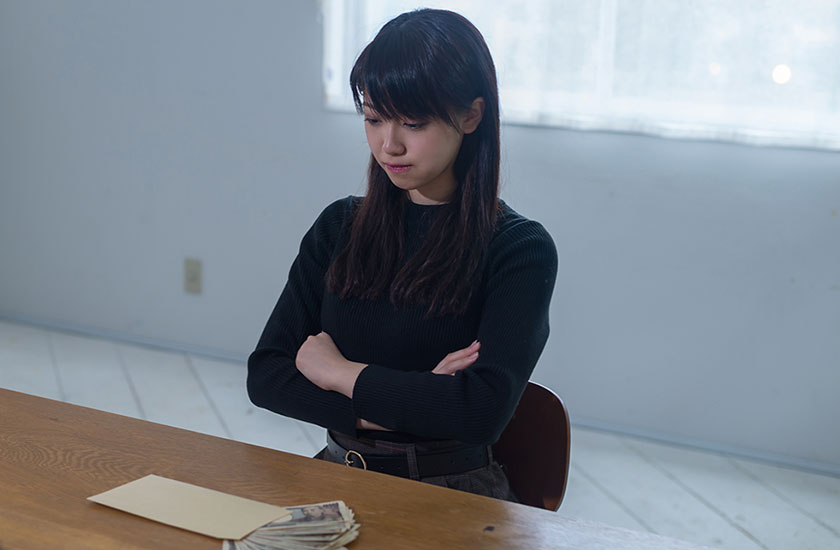 不倫相手から慰謝料を受け取る妻