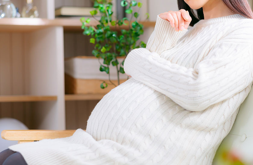 夫の浮気が心配な妊娠中の妻