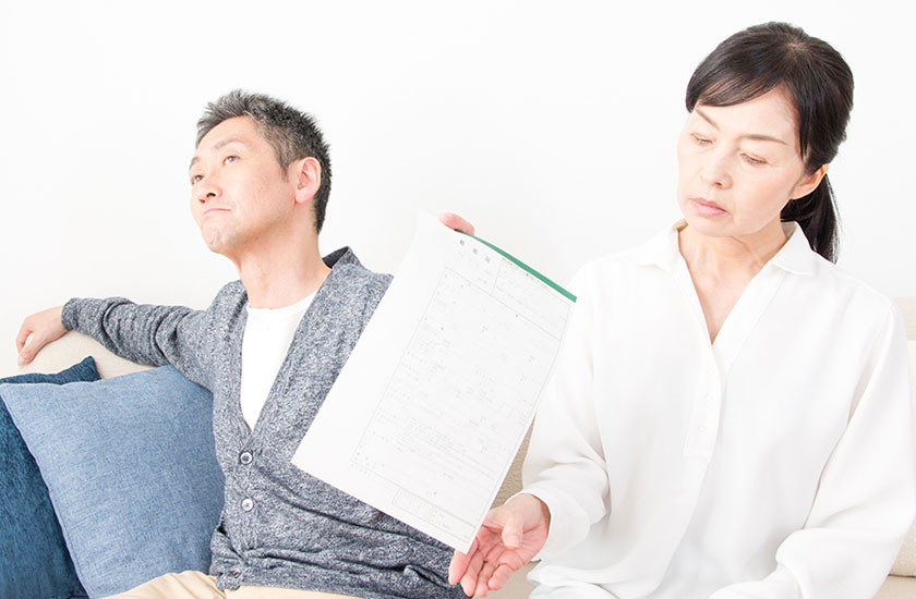 熟年離婚する夫婦