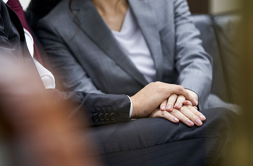 不倫関係にある男女