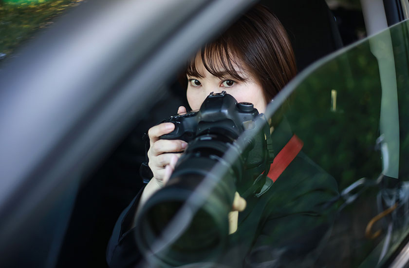浮気調査中の探偵