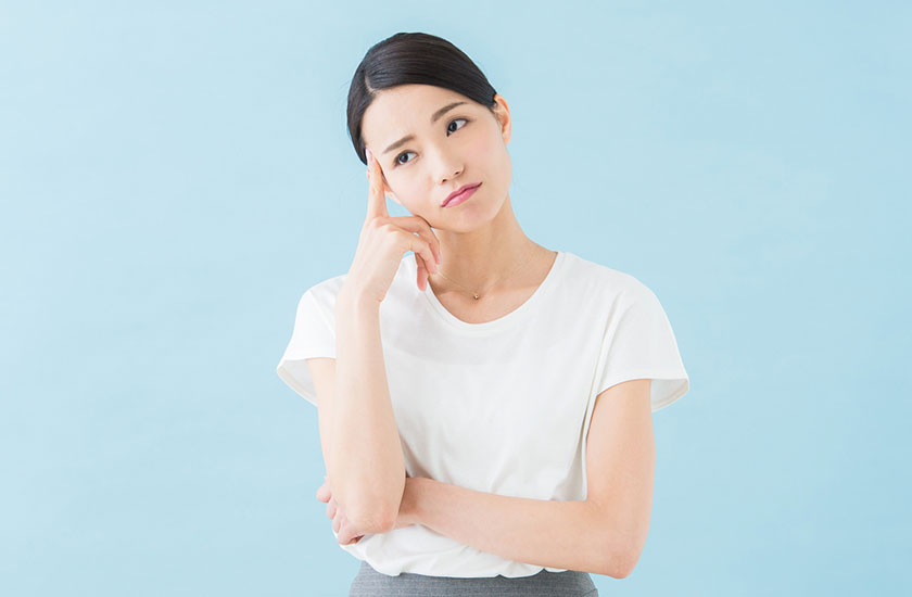 パートナーの浮気のシーンを考える女性