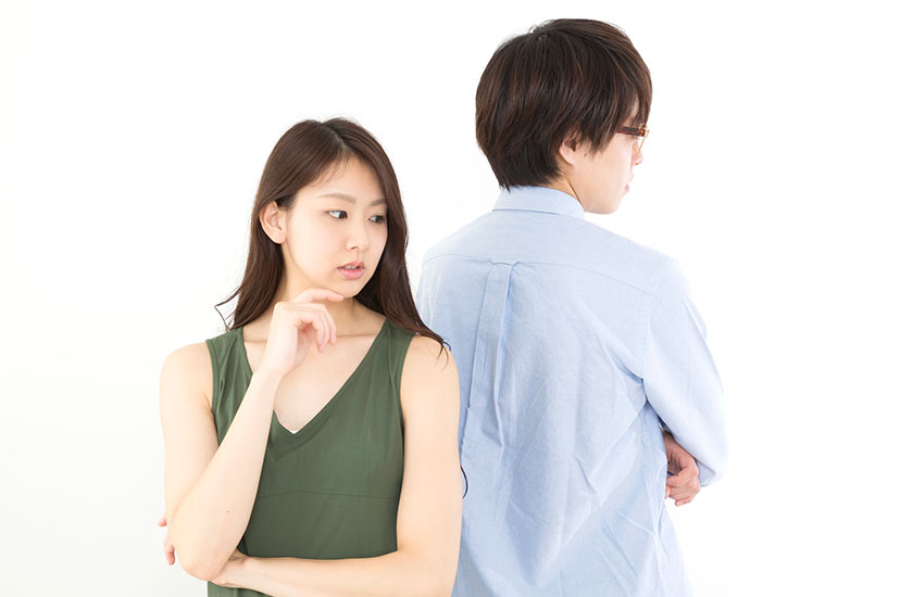 パートナーの浮気を疑う女性