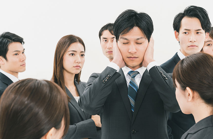 現実逃避する男性