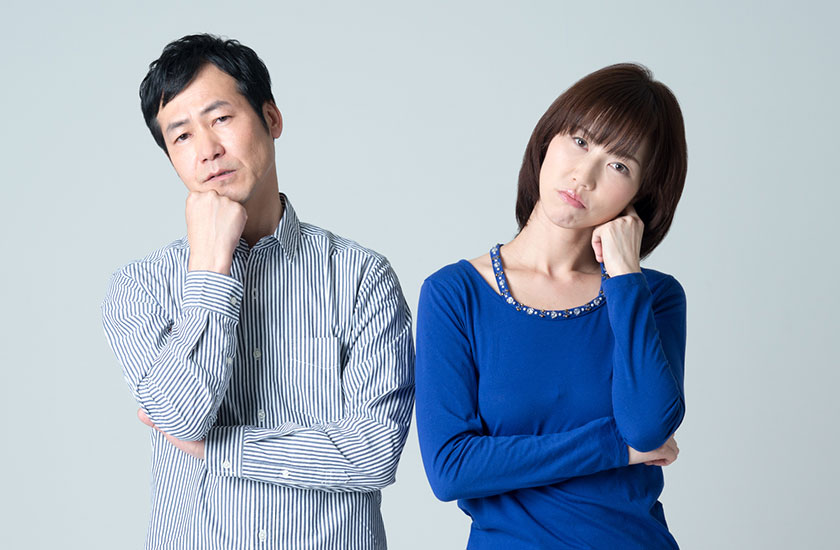 浮気の解釈について考える男女