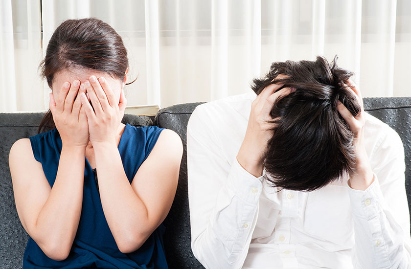 慰謝料を請求される夫と浮気相手の女性