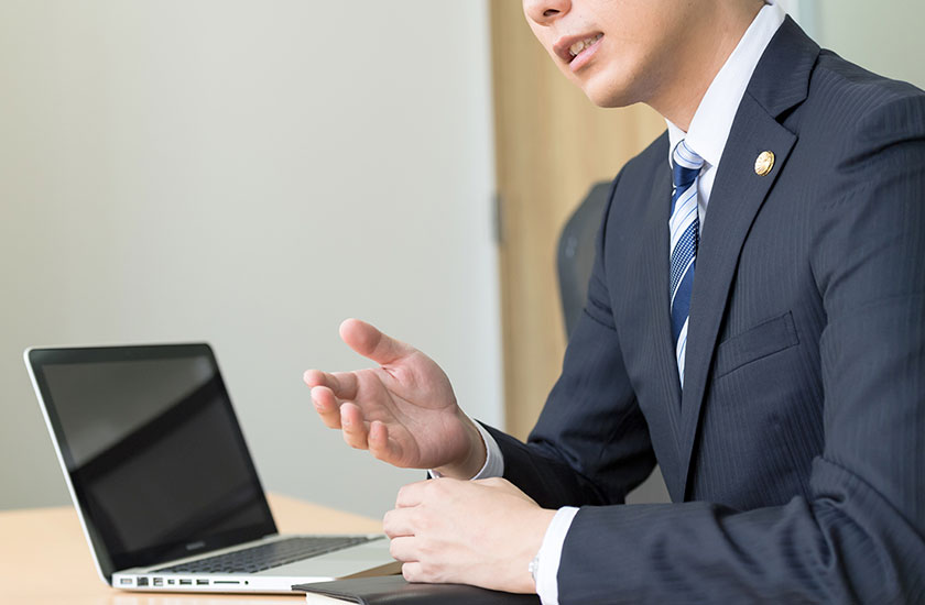 慰謝料請求や離婚交渉の戦略を考える弁護士