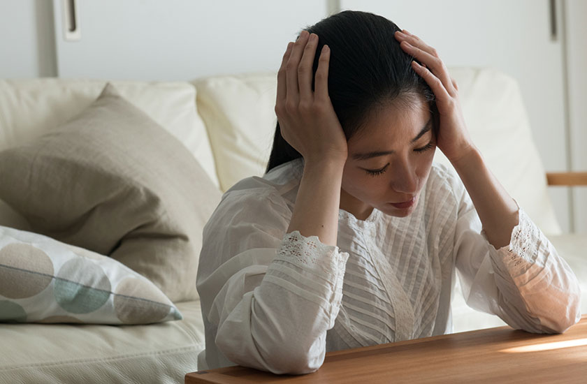 不倫を許すメリットとデメリットについて考える女性