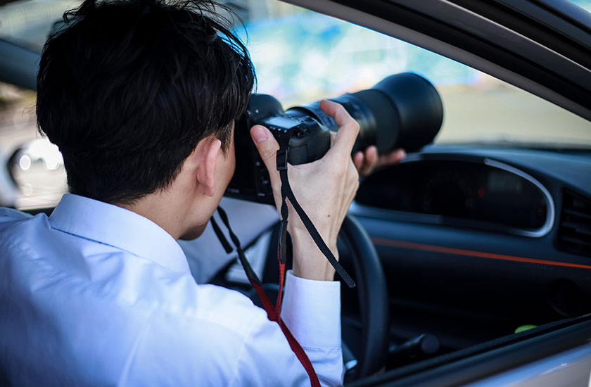 浮気の証拠を撮る探偵