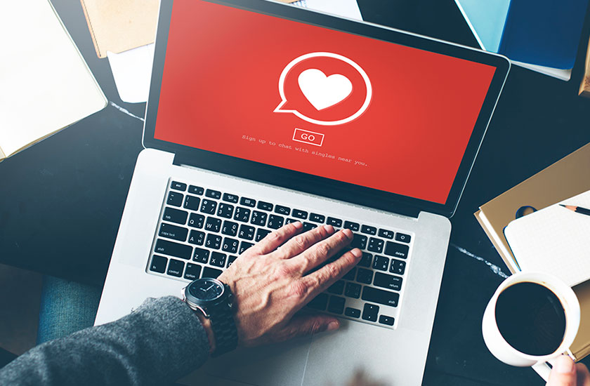 ハートマークが表示された職場のパソコン