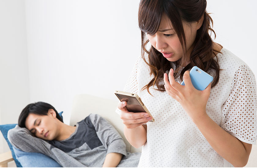 夫の浮気に悩む妻