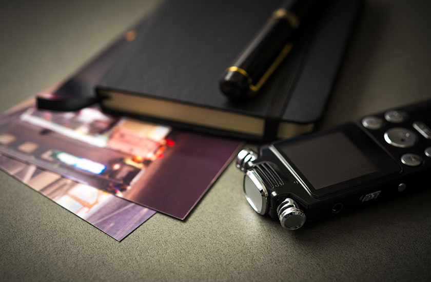 専門家に相談する女性