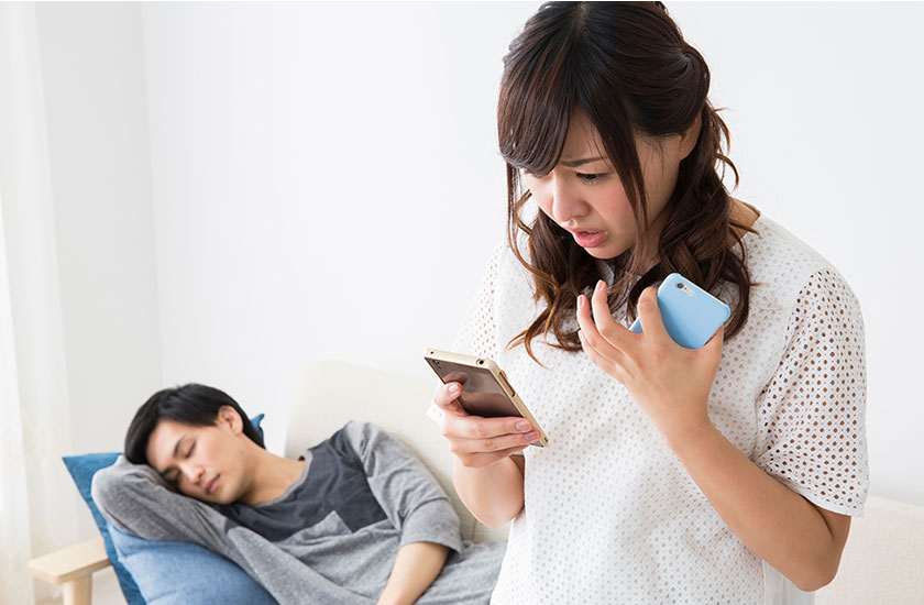 パートナーの浮気に気づいた女性