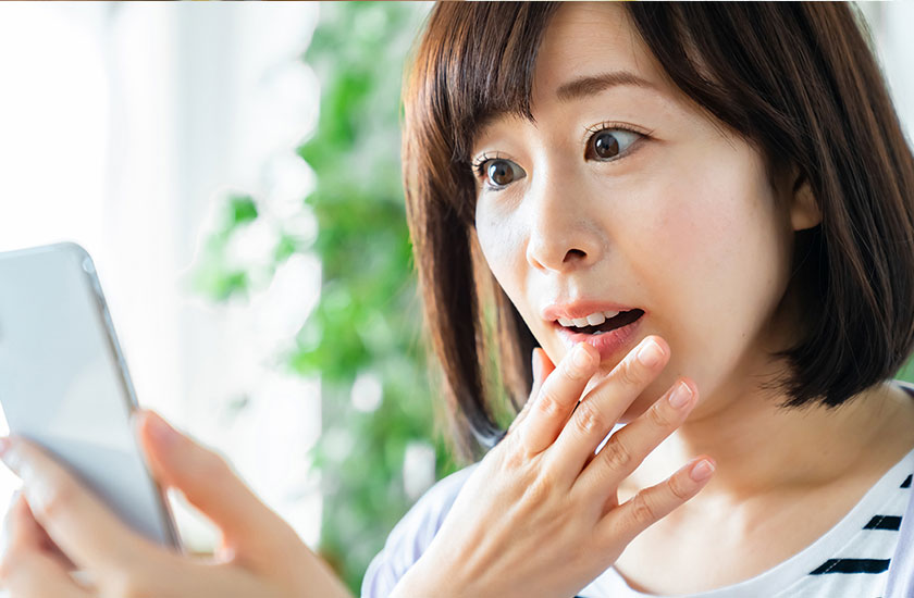 パートナーのスマホから浮気の証拠を見つけた女性