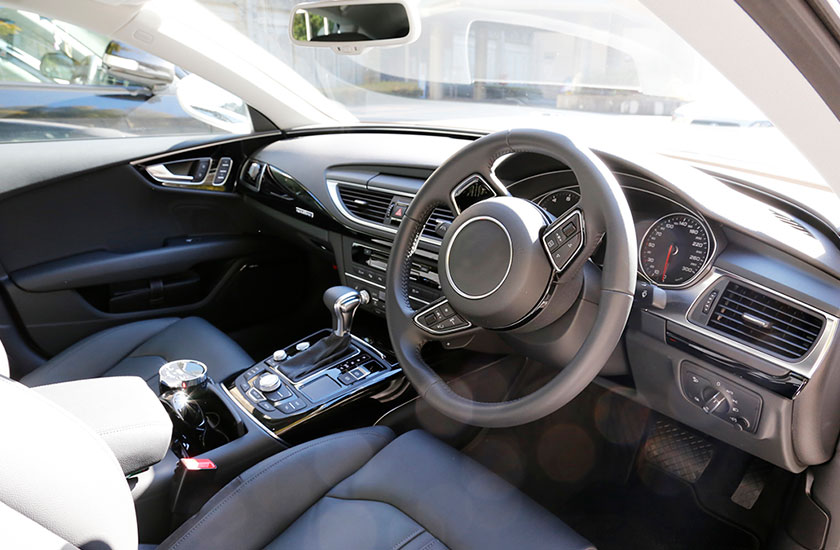 綺麗に清掃された車内