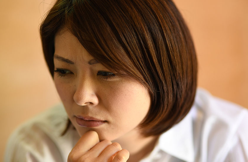 これからの事を考える既婚女性