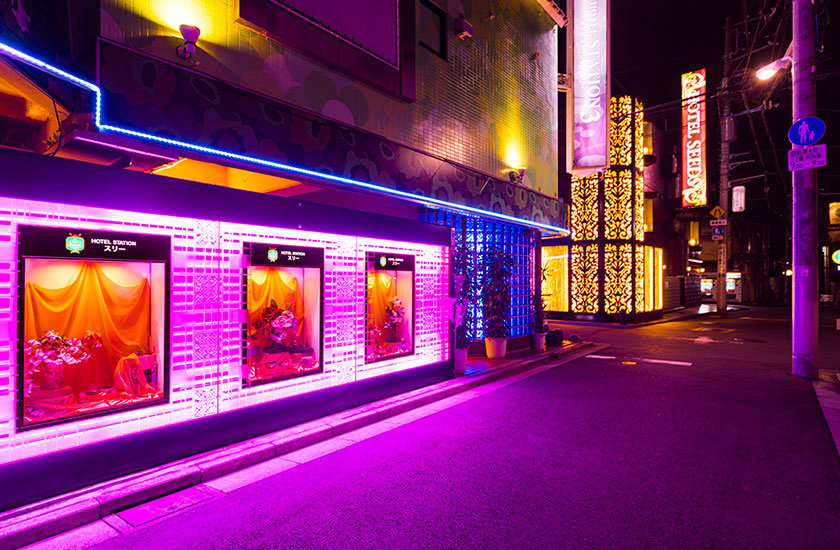 夫の浮気相手を問い詰める既婚女性