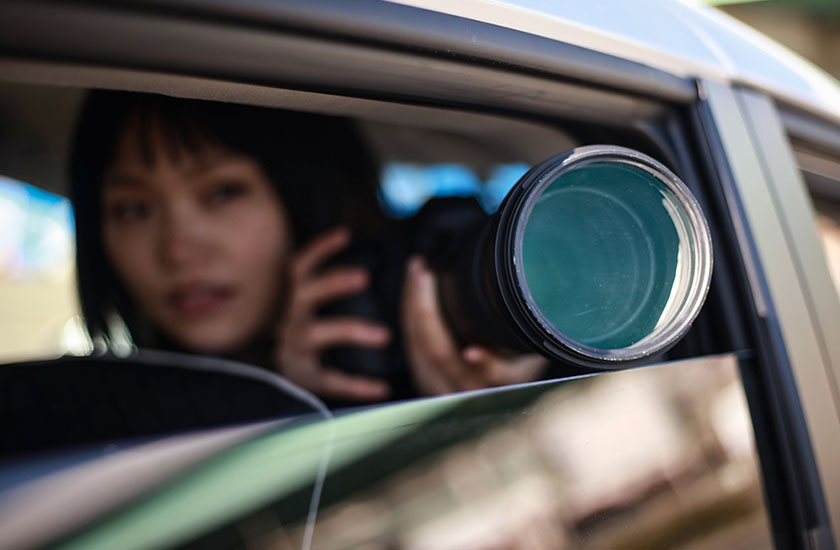 専門家に相談する女性