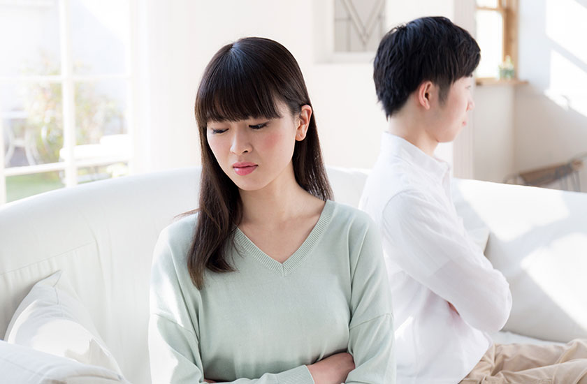 パートナーの理不尽な対応に悩む妻