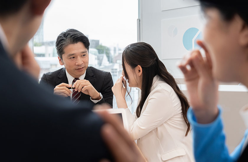 社内に不倫がバレた既婚男性