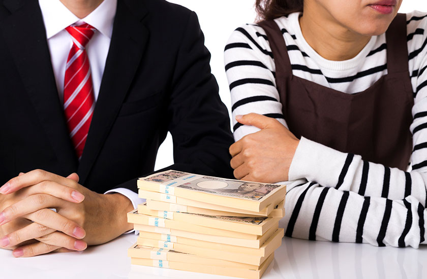 慰謝料を請求する妻