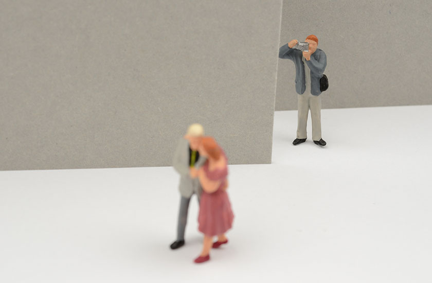 浮気調査中の探偵