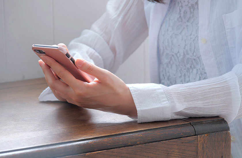 安心探偵.comを利用する女性