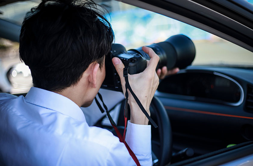 浮気の証拠を撮る探偵
