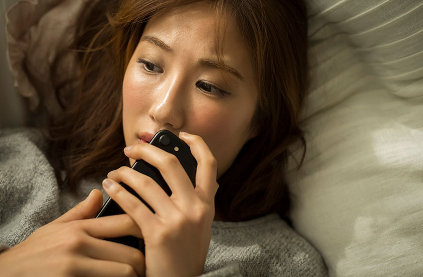 パートナーの浮気に悩む女性