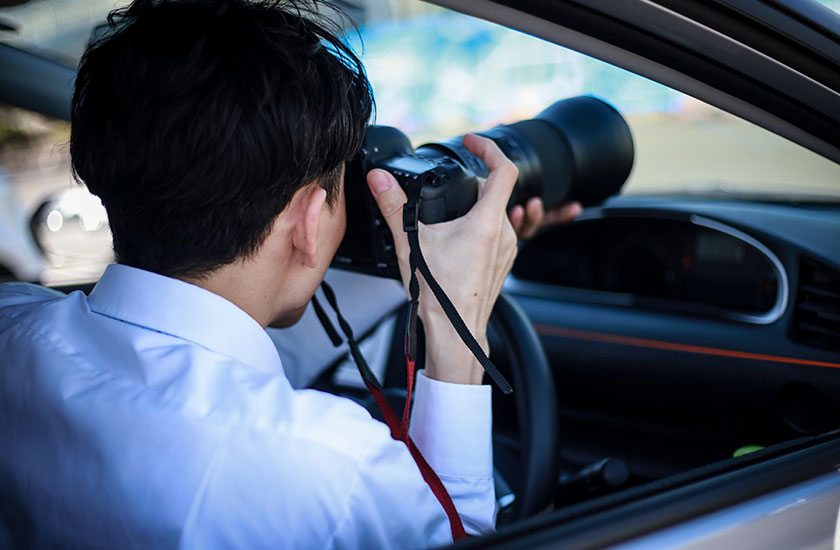 浮気の証拠を撮る探偵