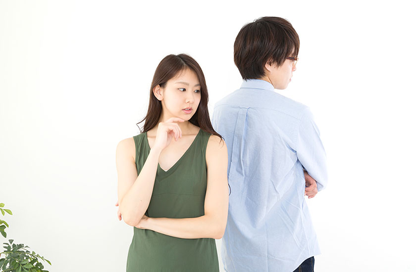 専門家に相談する女性