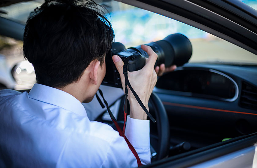 専門家に相談する女性