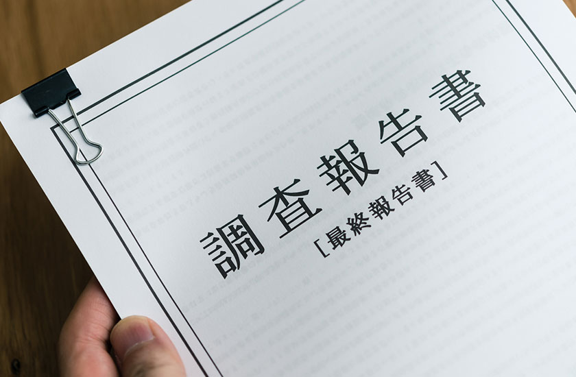 専門家に相談する女性