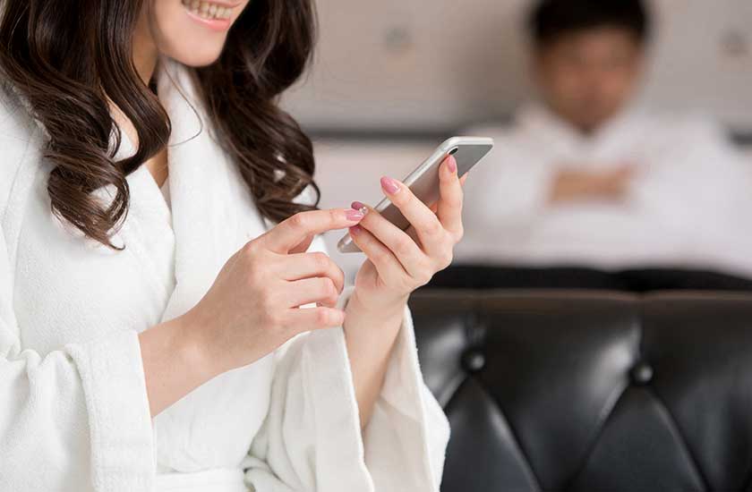 仕返しに浮気をする女性