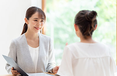 探偵事務所の女性スタッフ