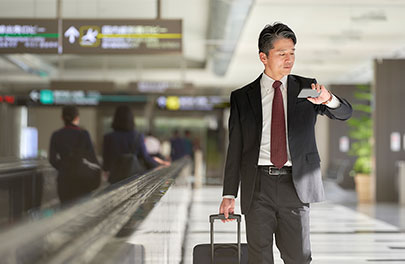 単身赴任先への移動に空港を使うサラリーマン