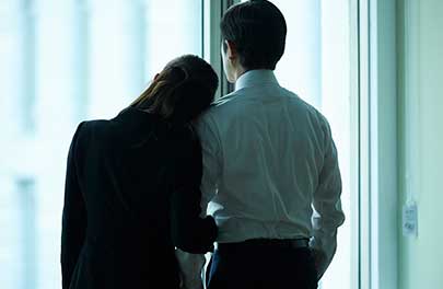 家庭環境やストレスが原因で浮気する男性