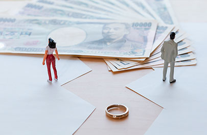 離婚と慰謝料のイメージ