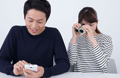 夫の浮気を疑う妻