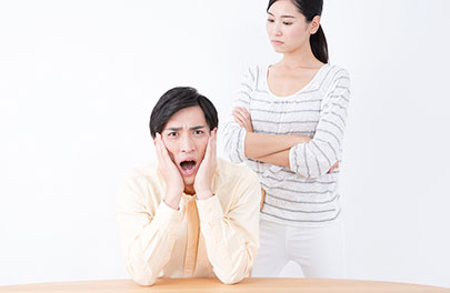 夫の浮気を見破る妻