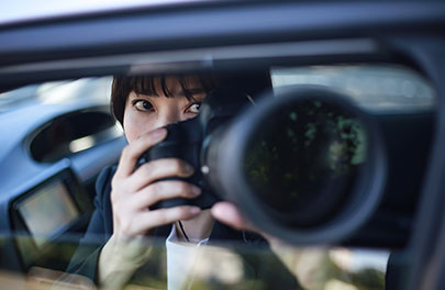 浮気調査中の調査員