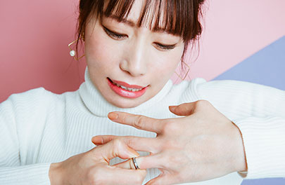 夫の浮気を理由に離婚を考える女性