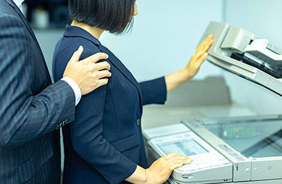 社内不倫をする既婚男性