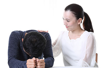 夫の浮気を許す妻